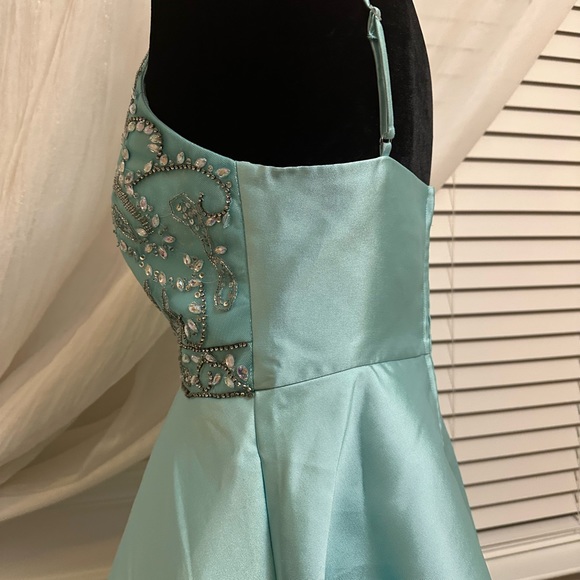 Bee Darlin Mint Green Formal Dress w/Rhinestones & side Pockets. Junior size 7-8 - Picture 3 of 7